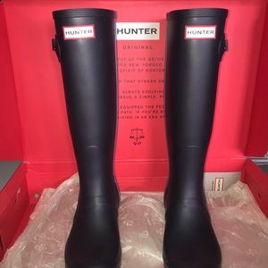 Women’s blue Hunter rain boots